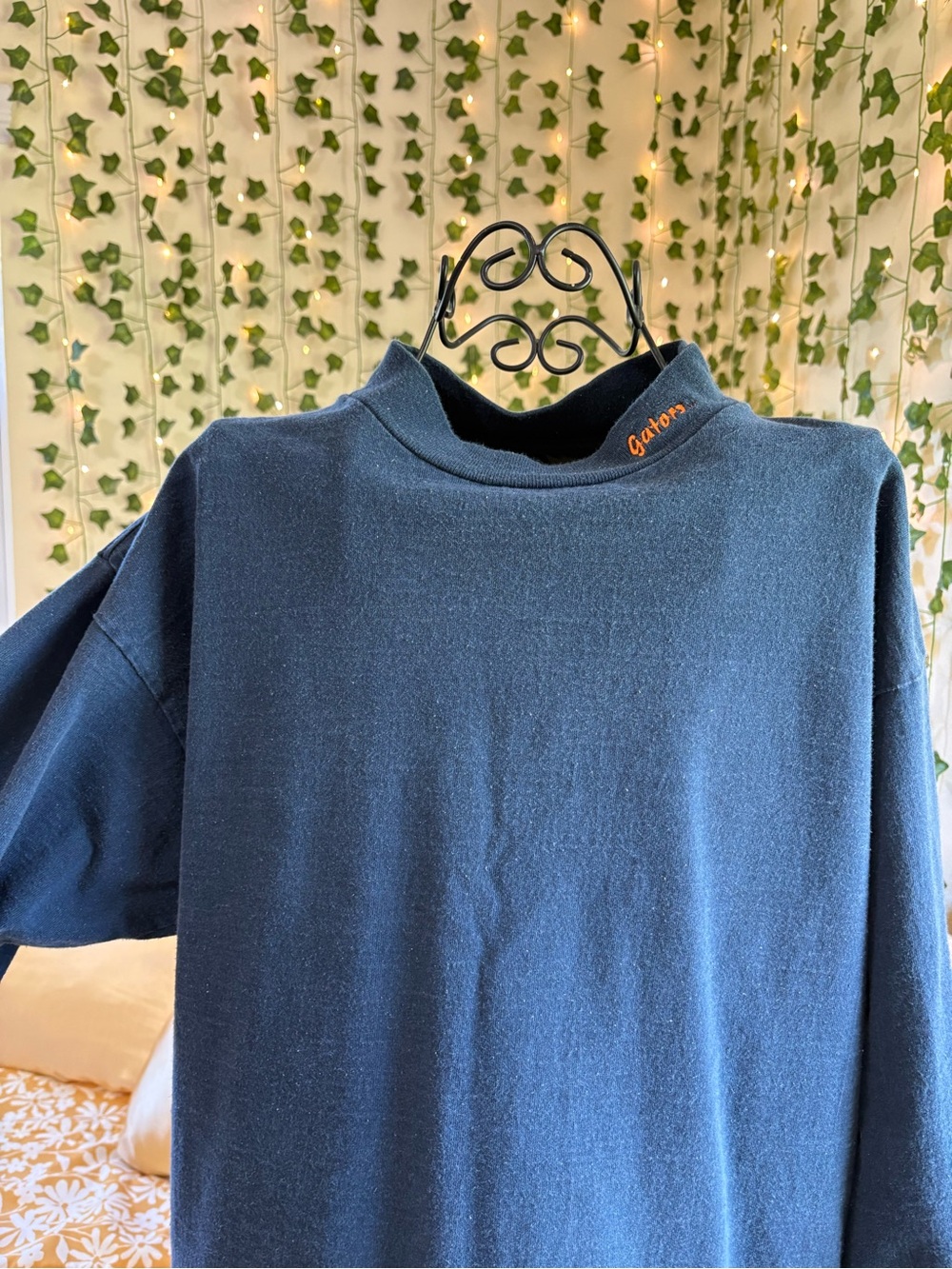 Vintage UF UNIVERSITY OF FLORIDA Sweater with embroidered Gators on collar